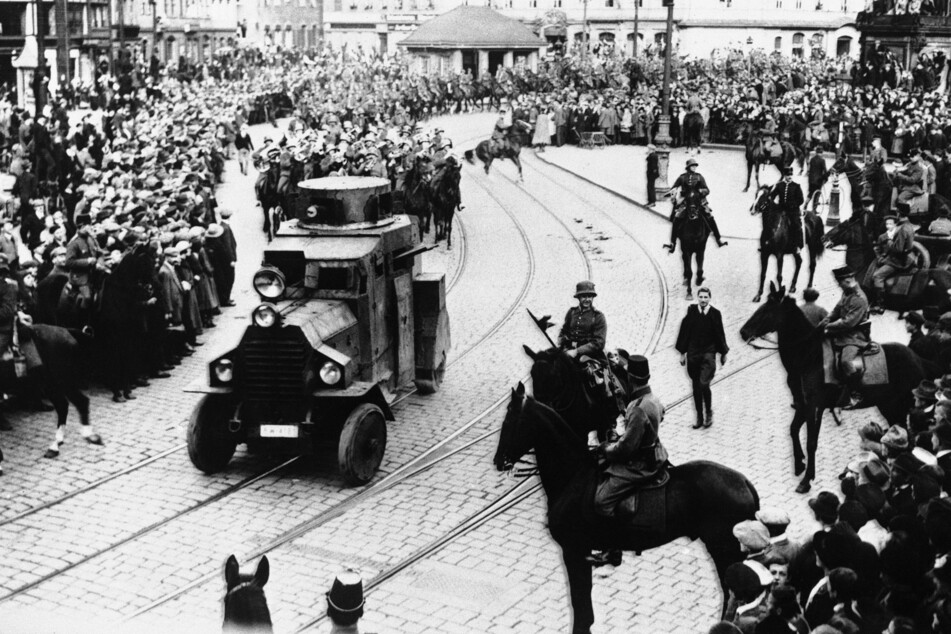 Auch in Dresden zeigte die Reichswehr Stärke.