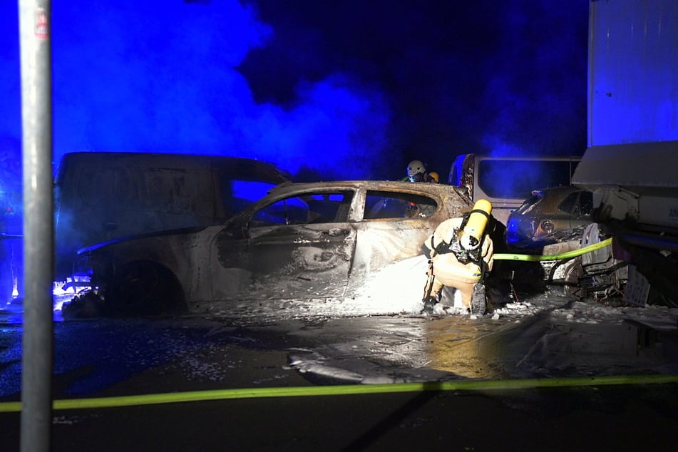 In Pankow standen vier Autos in Flammen.