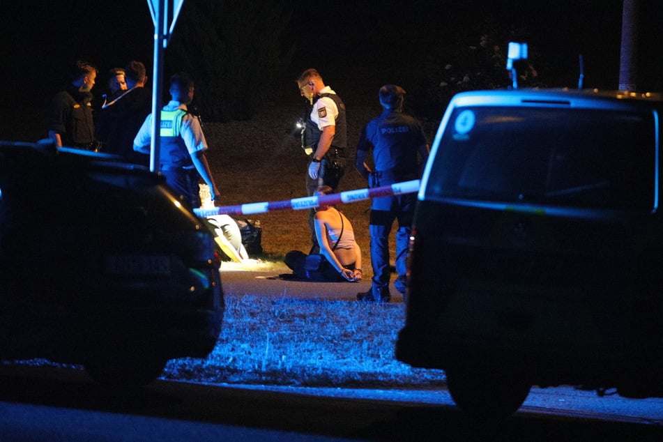 Eine junge Frau wurde festgenommen - möglicherweise handelt es sich um die tatverdächtige 19-Jährige.