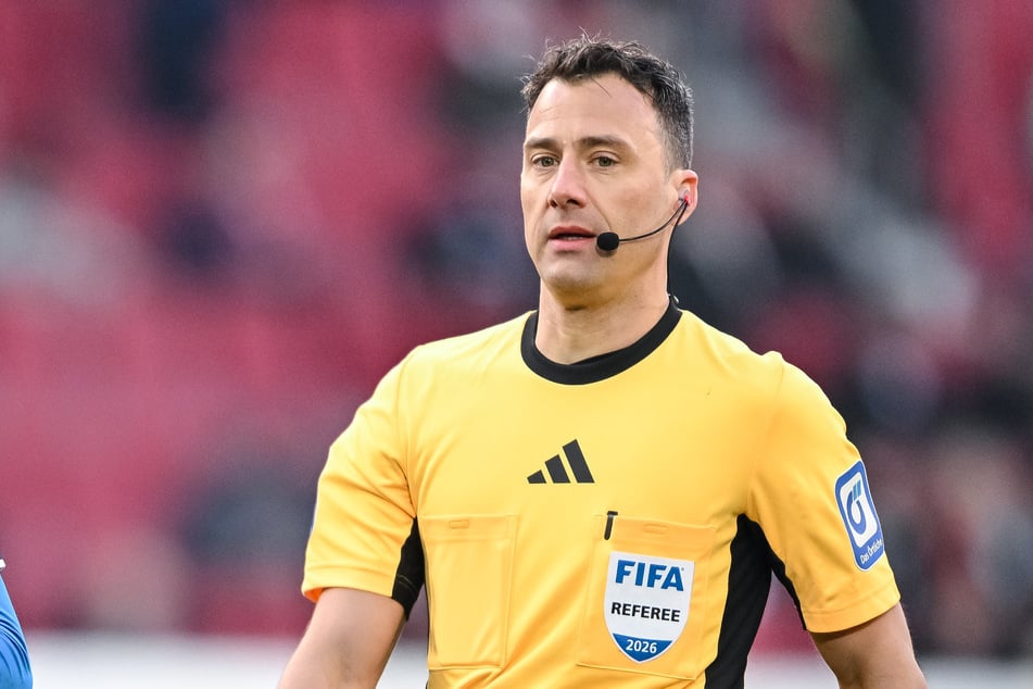 Felix Zwayer (44) wird die Partie des FC St. Pauli beim 1. FC Heidenheim pfeifen.