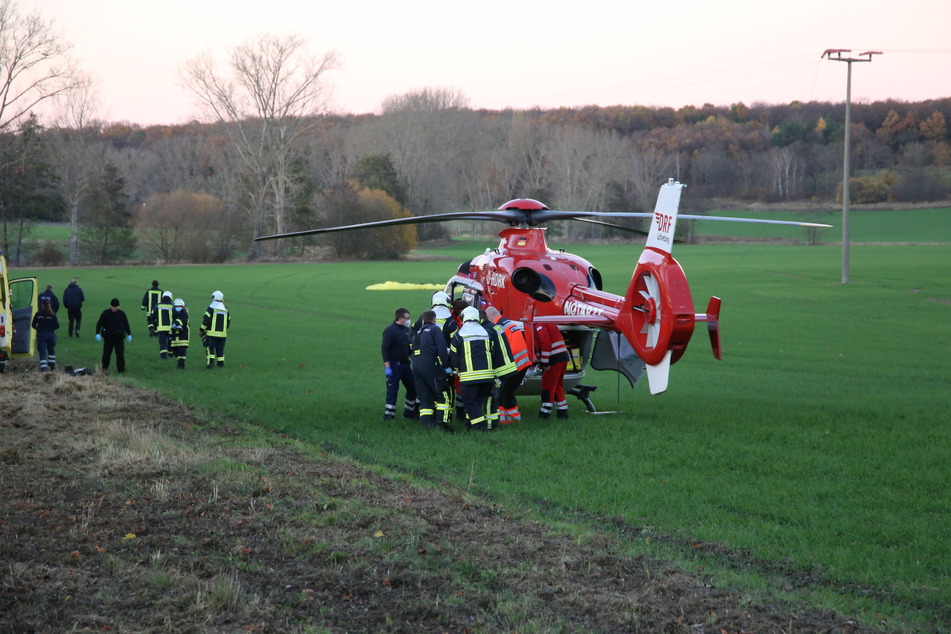 Der Gleitschirm-Pilot wurde mit schweren Verletzungen ins Krankenhaus gebracht.