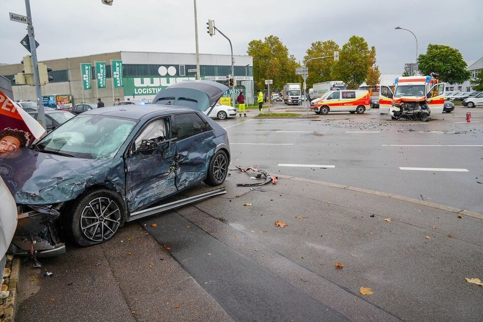 Die verunfallten Fahrzeuge wurden abgeschleppt.