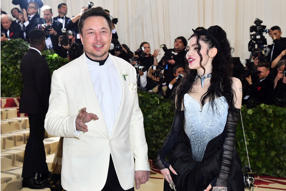 In a now deleted X post, Elon Musk's ex Grimes (r.) reportedly begged the billionaire to allow her to see the son the two share together.