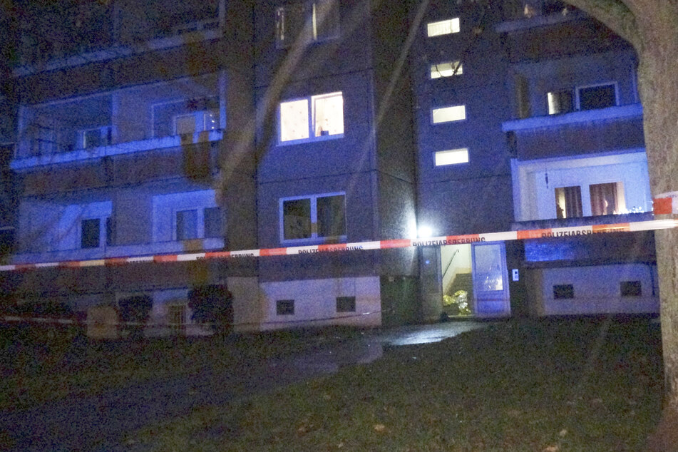 Die Einsatzkräfte der Polizei sicherten den Tatort in Leipzig-Grünau.