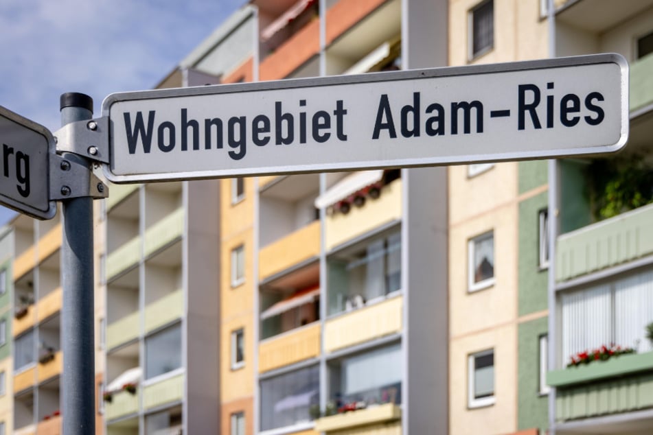 Der 61-Jährige wurde leblos in seiner Wohnung in der Straße "Wohngebiet Adam-Ries" in Annaberg-Buchholz gefunden.