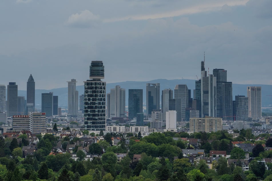 Vor allem am Freitag, aber auch noch am Samstag bleibt es in Frankfurt und ganz Hessen recht grau.