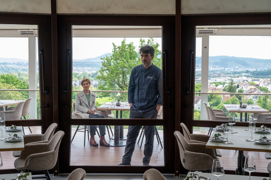 Sterngastronom Andi Landau (Kerem Can, 46) verkaufte die Edelbrände des Opfers in seinem Restaurant.