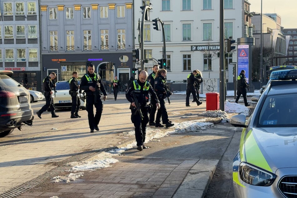 Am Donnerstag rückte die Polizei in Hamburg zu einem Großeinsatz an einem Casino aus.