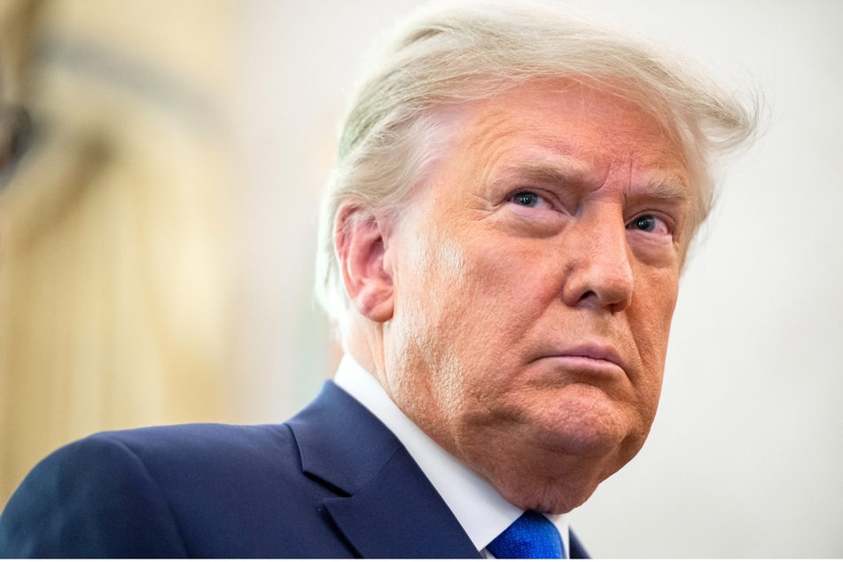 The judge overseeing the second defamation trial against Donald Trump decided to delay Monday's hearing after a juror reported Covid-19 symptoms.