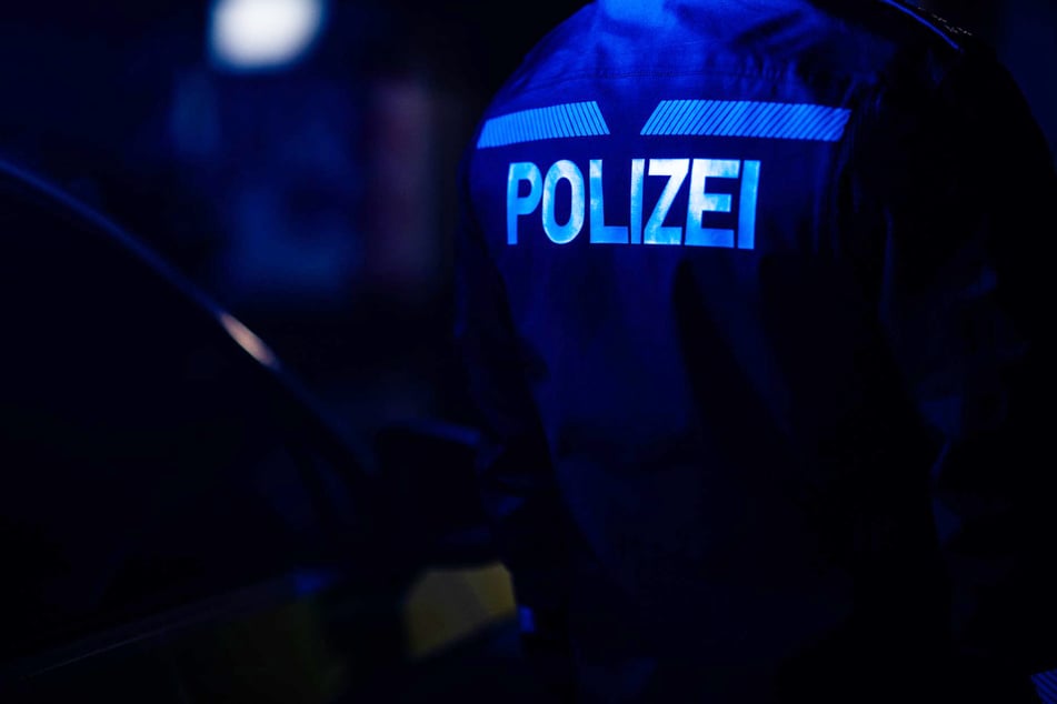 Fahrradfahrer stürzt, doch keiner weiß, wer er ist - Polizei sucht Zeugen