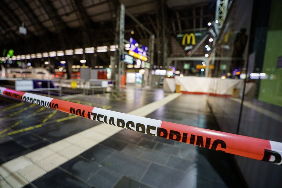 Der Hauptbahnhof musste infolge der Tat für rund eine halbe Stunde voll gesperrt werden.