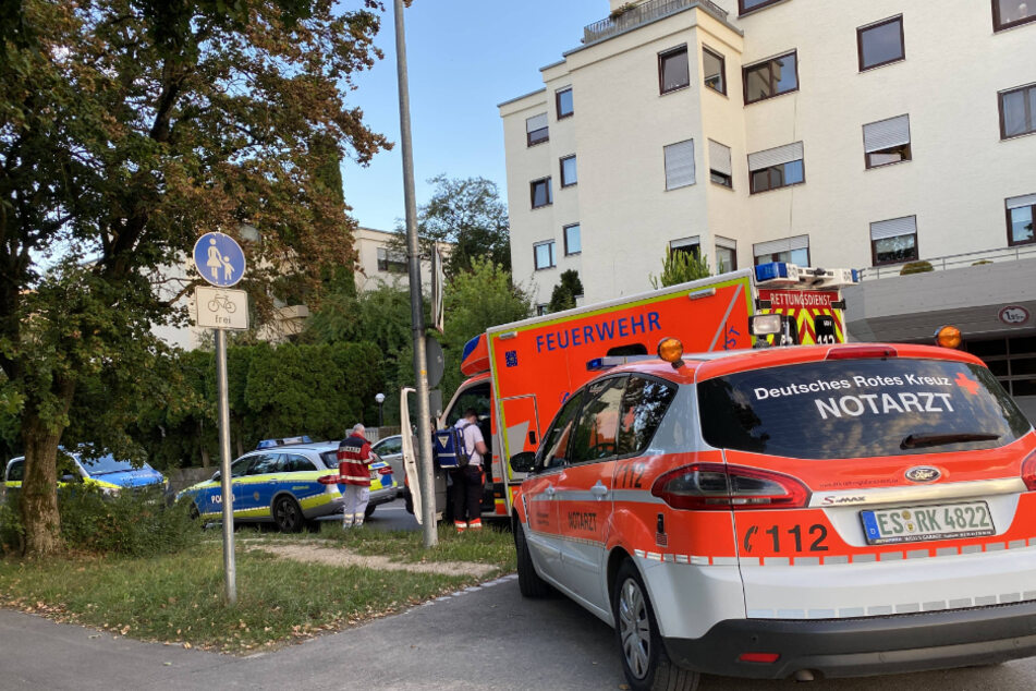 Rettungskräfte vor Ort im Einsatz.