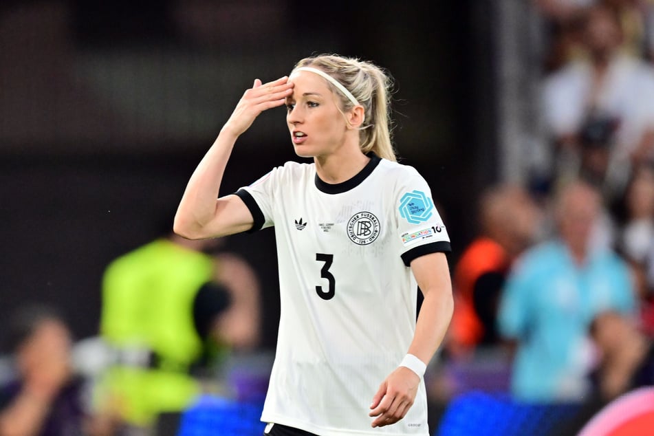 Wie lange Kathrin Hendrich (33) nach ihrer Tätlichkeit gesperrt wird, steht wohl erst am Dienstag fest.