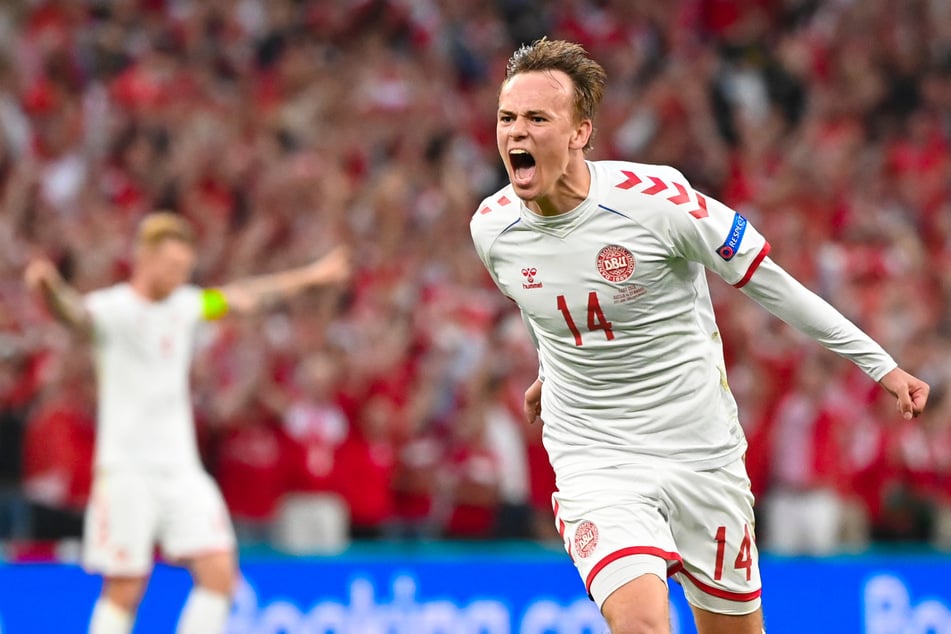 Da entlädt sich gaaanz viel Druck: Damsgaard dreht nach seinem dritten Länderspieltor im fünften Match zum Jubeln ab.