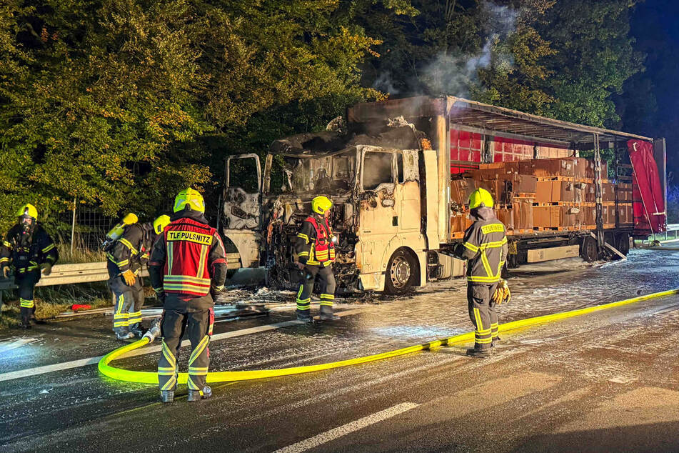 Weshalb der 40-Tonner Feuer fing, ist bislang noch völlig unklar.