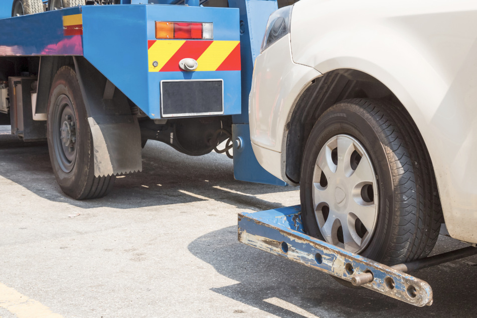 Der Streit zwischen den beiden Männern eskalierte, als der Mitarbeiter das Auto des Fahrzeugführers abschleppen wollte. (Symbolbild)