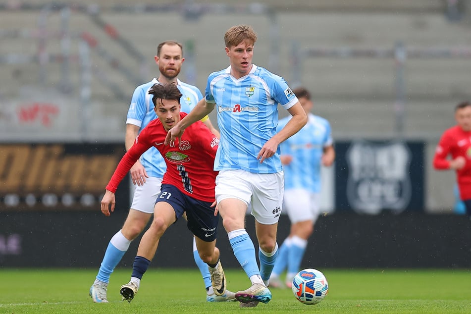 Johannes Pistol (23, v.) kehrt am Sonntag auf die Glaserkuppe zurück. Er kam im Sommer aus Meuselwitz.