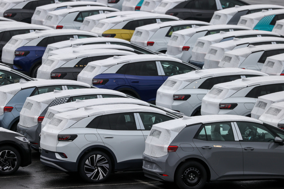 Der Volkswagen-Konzern hat im November wieder mehr Autos verkauft, macht damit aber die erste Jahreshälfte nicht wett.