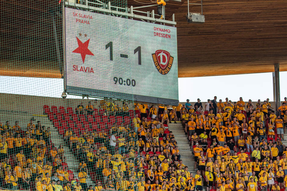 2023 stand ein 1:1 auf der Anzeigetafel. Vielmehr bleib der fantastische Rahmen mit tausenden Dynamo-Fans in Prag in Erinnerung.