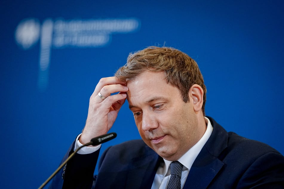 Am Dienstagabend räumte das Bundesfinanzministerium von Lars Klingbeil (48, SPD) den Fehler ein.