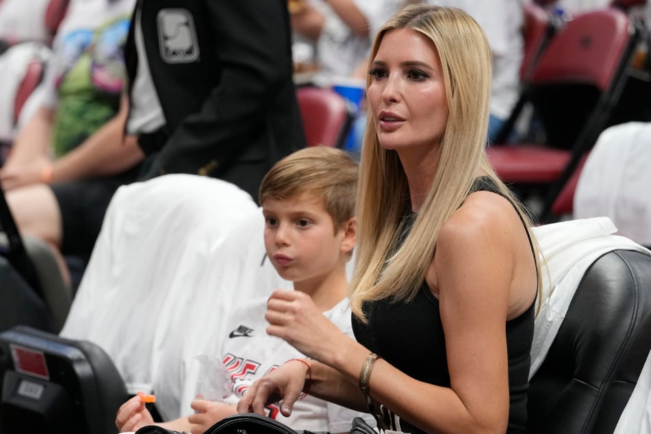Ivanka Trump (41) und eines ihrer Kinder bei einem Basketball-Spiel in Miami.