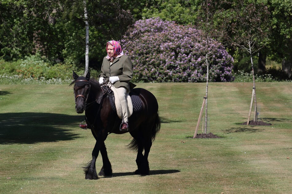 Die Queen bei ihrem Reitausflug auf ihrem Pferd Balmoral Fern.