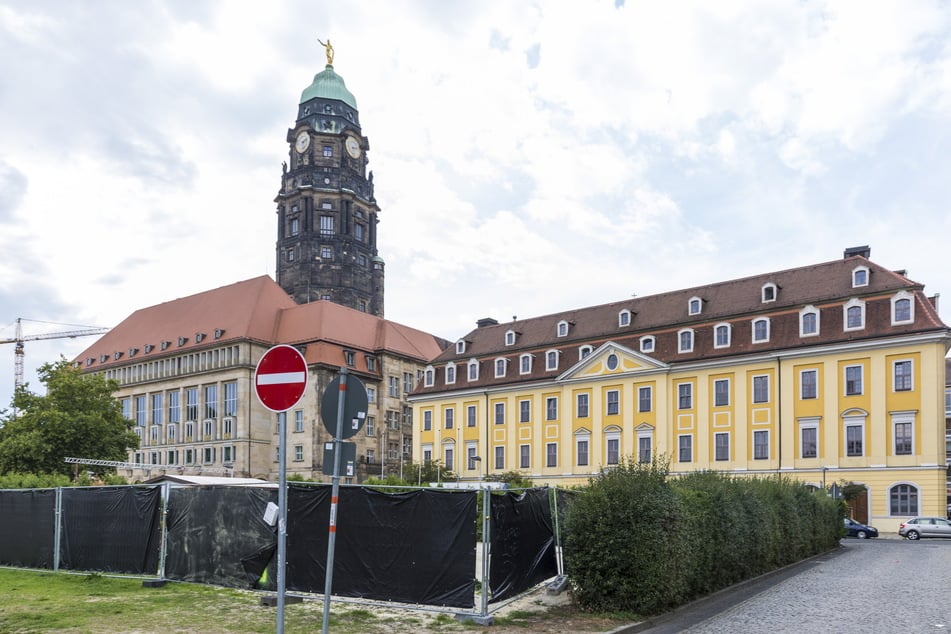 Auf der Fläche vor dem Gewandhaus-Hotel soll ein Neubau entstehen.