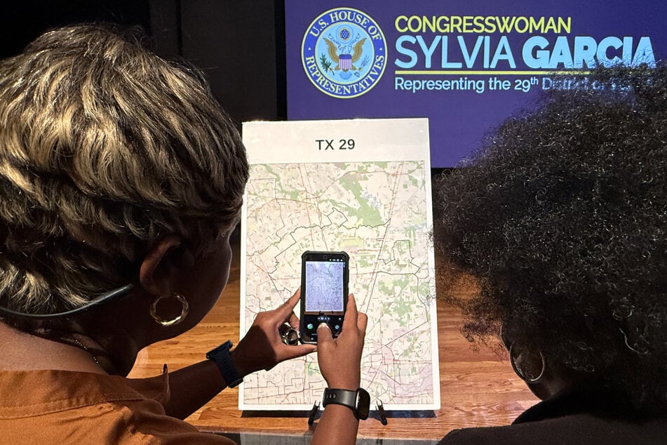 Texas minority voters speak out on Republicans' new gerrymandered electoral maps