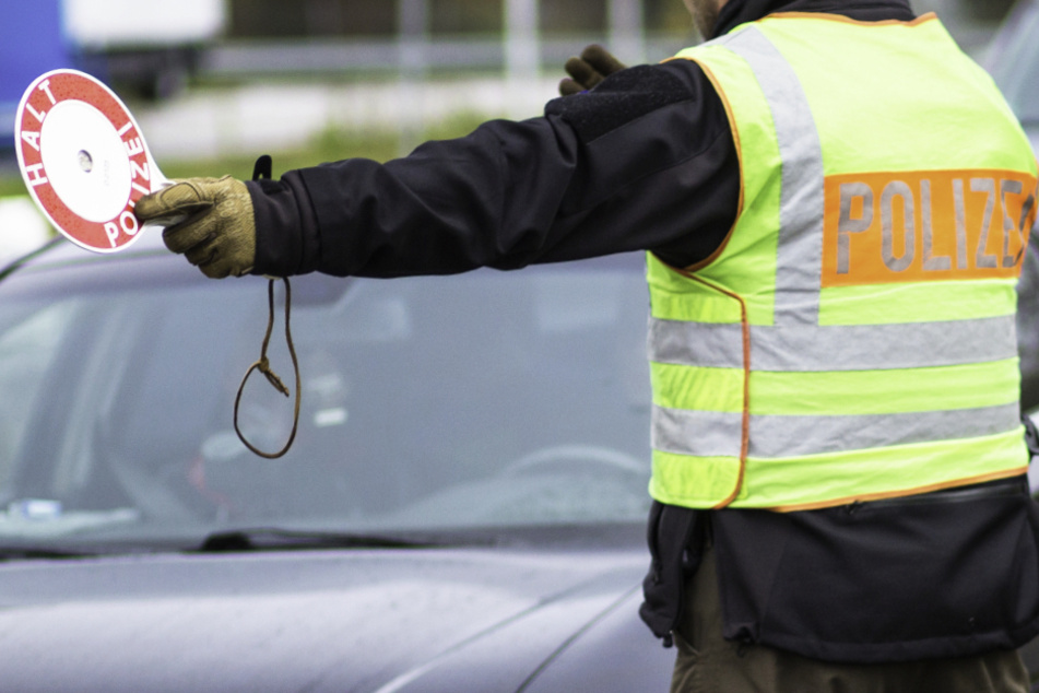 Polizei stoppt Autofahrer: Was dieser bei sich hat, wird ein großes Nachspiel haben!