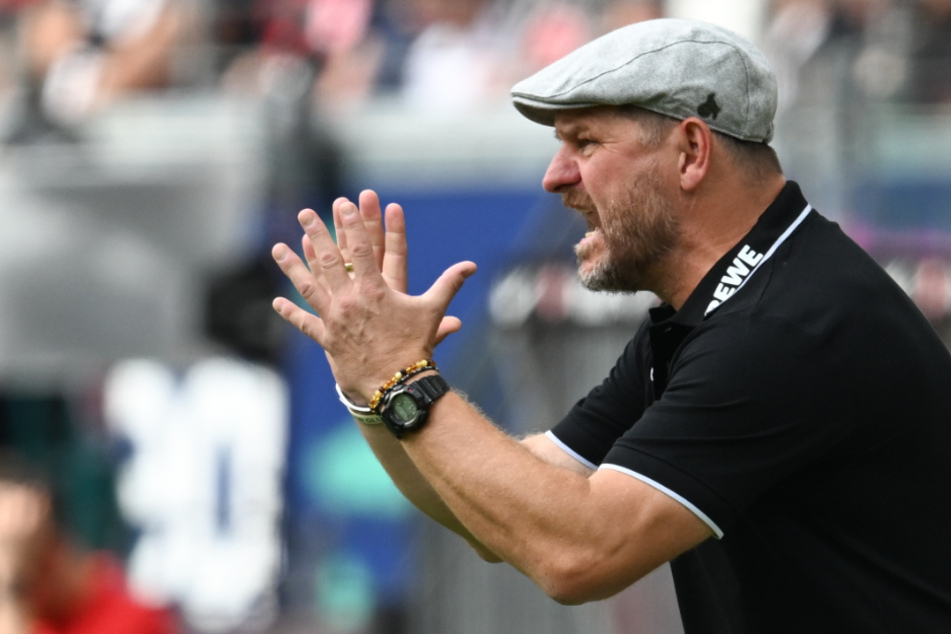 FC-Coach Steffen Baumgart nahm auch am Sonntag in Frankfurt beinahe wieder selbst am Spiel teil.