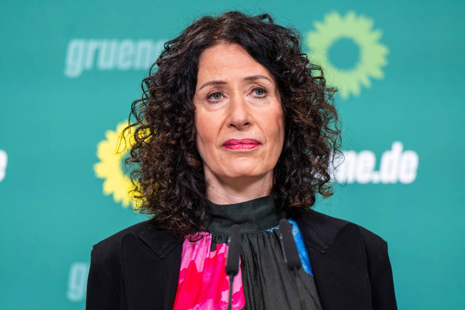 Berlins stellvertretende Bürgermeisterin Bettina Jarasch (54, Grüne) hat die CDU für ihren Fragenkatalog nach den Silvester-Krawallen scharf kritisiert.