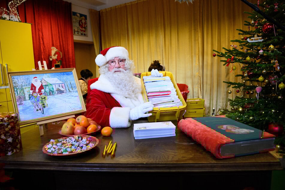 Seit 1984 ist der Weihnachtsmann alljährlich im brandenburgischen Himmelpfort im Einsatz.