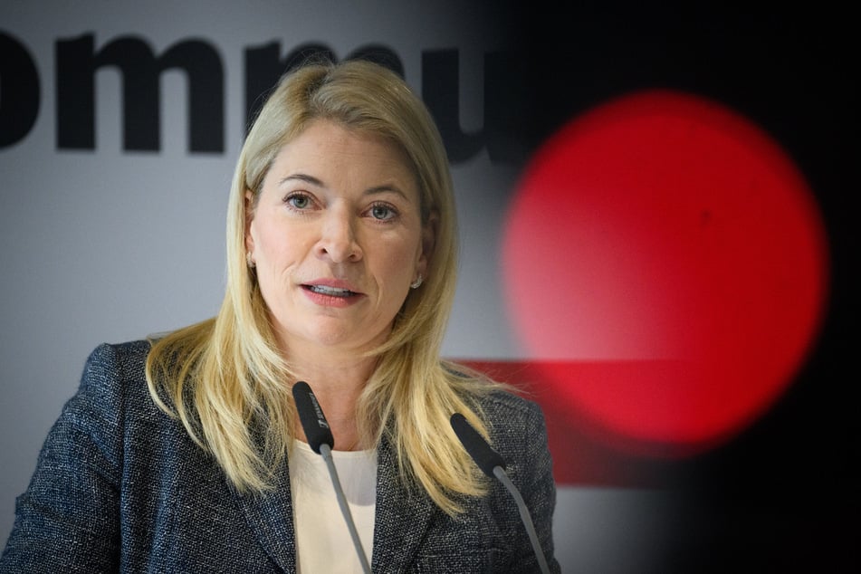 Evelyn Palla (53) ist Vorstandsvorsitzende der Deutschen Bahn AG.