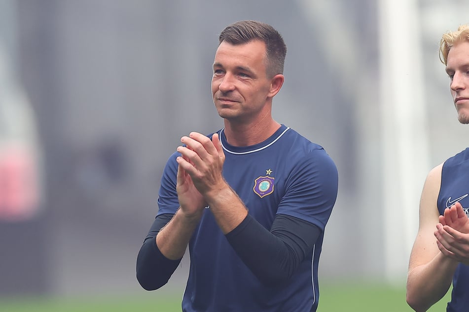 Aue-Coach Khvicha Shubitidze (51, nicht im Bild) setzt erst gegen Hoffenheim auf Martin Männel (38).