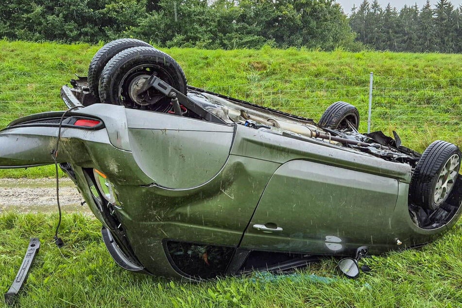 Unfallwrack verwundert Autofahrer: Fiat-Fahrer im Krankenhaus