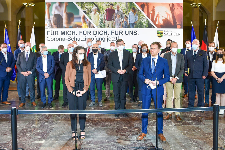 Gesundheitsstaatssekretärin Dagmar Neukirch (48, SPD) und Ministerpräsident Michael Kretschmer (46, CDU) informierten am Dienstag zur aktuellen Corona-Lage in Sachsen.