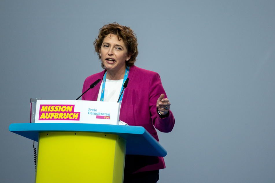 Nicola Beer, stellvertretende FDP-Vorsitzende, eröffnet den Bundesparteitag der Freien Demokraten (FDP).