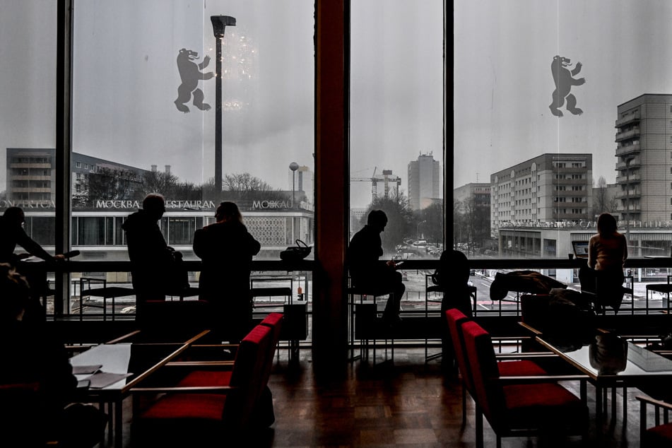 Die Panorama-Bar im Kino International lädt zum Verweilen ein.