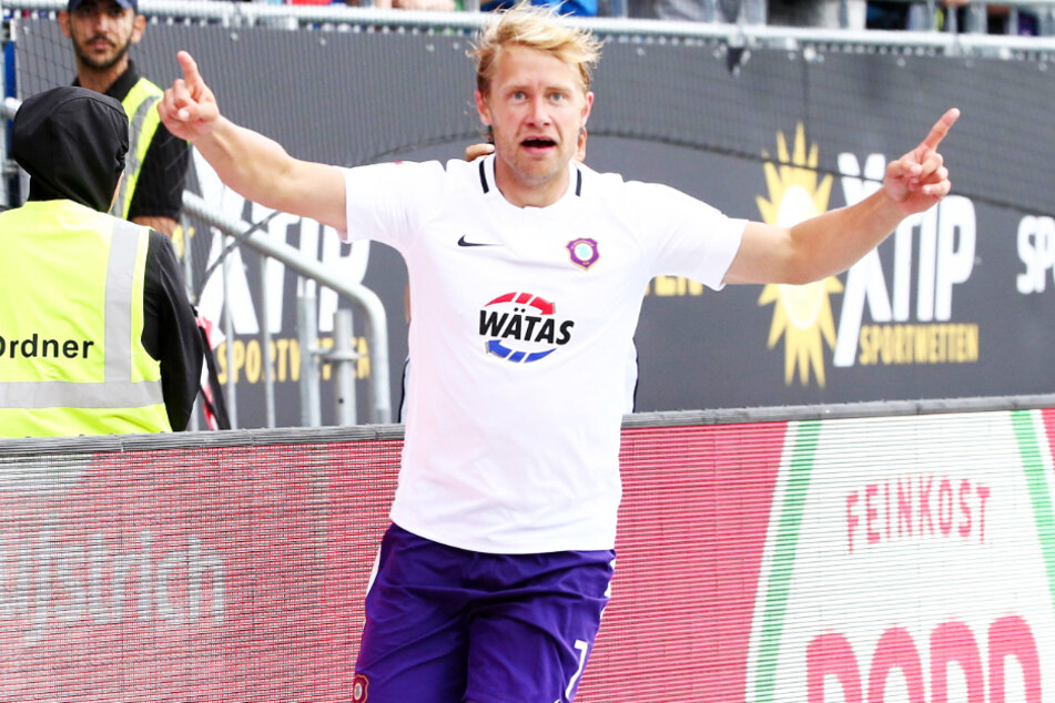 Er ist bei "FIFA 21" der beste Auer: Jan Hochscheidt. Das ist natürlich ein Grund zum Jubeln.