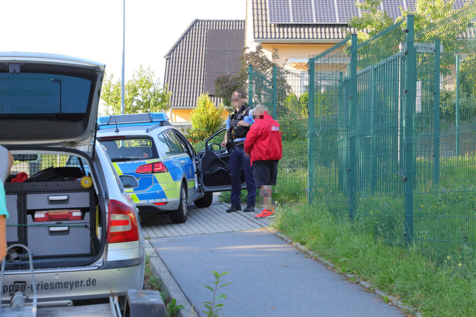 Die Beamten konnten den Biker stoppen. Warum er floh, ist derzeit noch unklar.