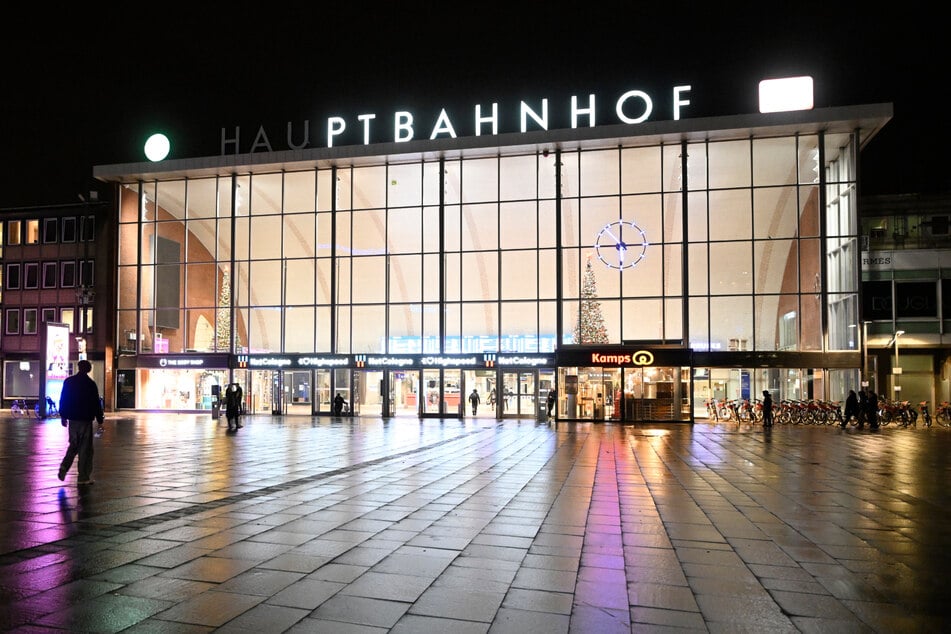 Der Kölner Hauptbahnhof ist aktuell wegen Bauarbeiten gesperrt.