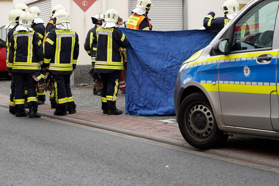 Schwerer Unfall In Eschborn Frau 83 Zwischen Auto Und Steinmauer Eingeklemmt Tag24