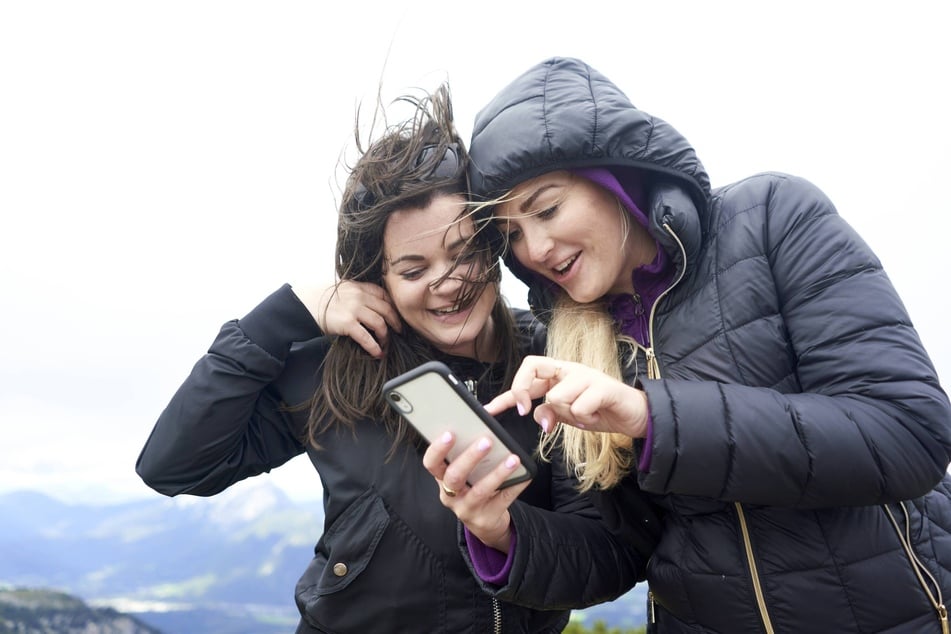 Der digitale Helfer auf dem eigenen Smartphone kann durchaus nützlich sein - auch Sachsen könnte davon profitieren. (Symbolfoto)