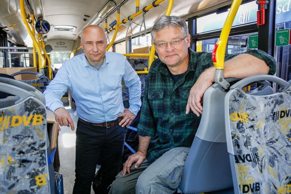 Zusammen mit Stefan Schandera (l.) hat Holger Zastrow die Busse in die Ukraine gebracht.