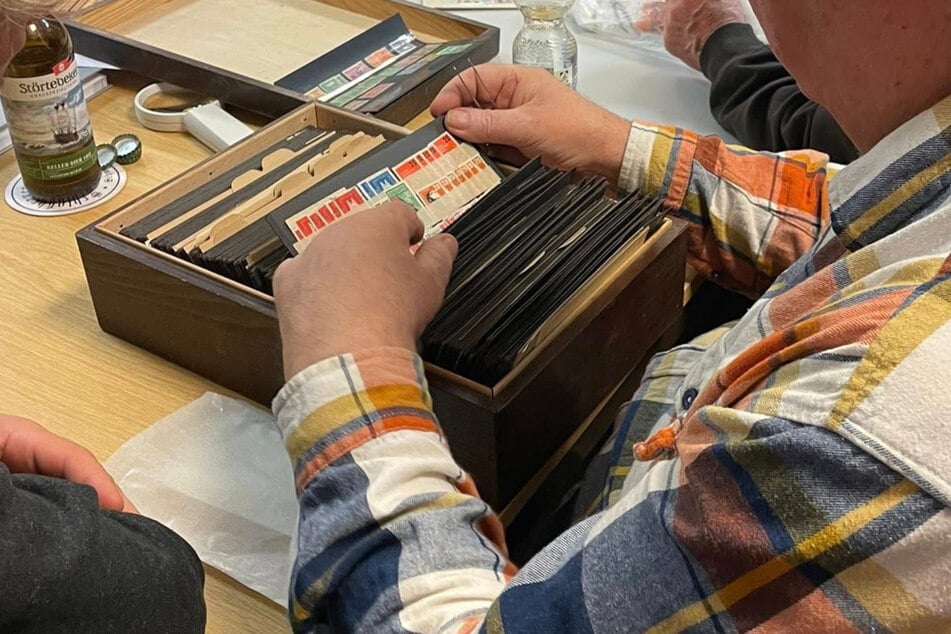 Briefmarkensammler können ihre Kollektion erweitern.