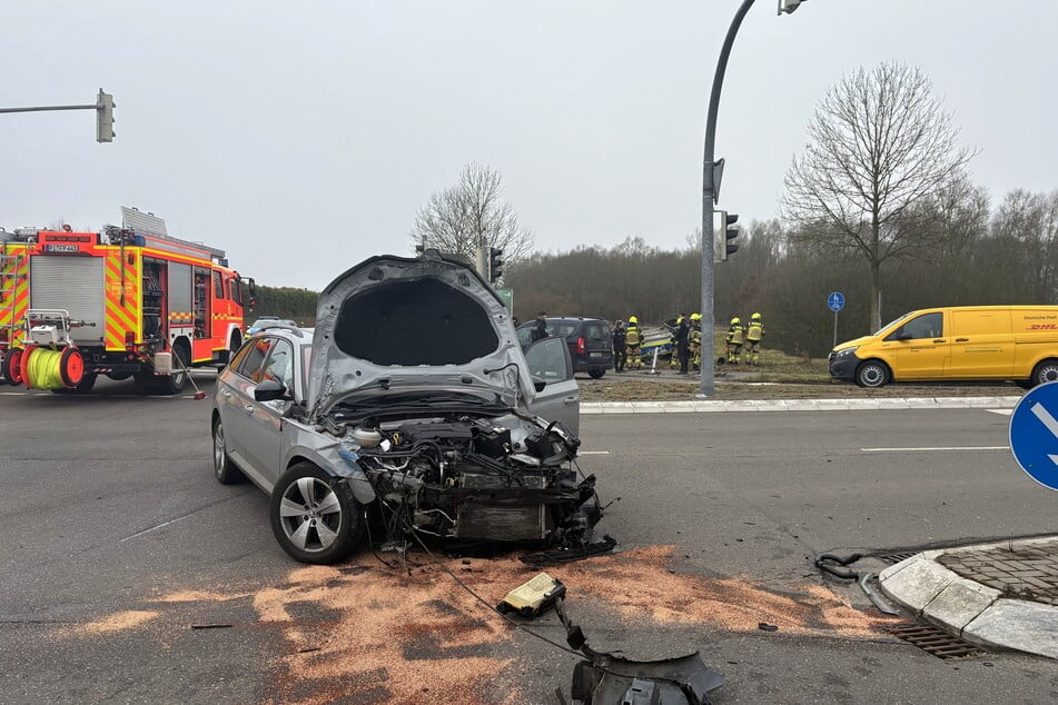 Der Skoda-Fahrer soll den Streifenwagen im Einsatz übersehen haben.