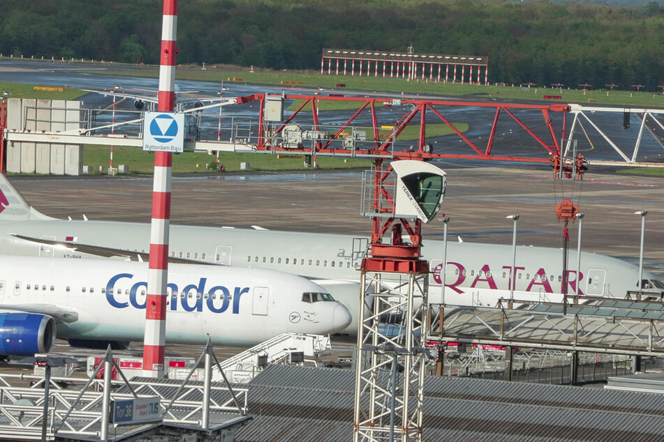 Die Boeing 787-9 Dreamliner von Qatar Airways musste aufgrund von technischen Problemen zum Flughafen zurückkehren.