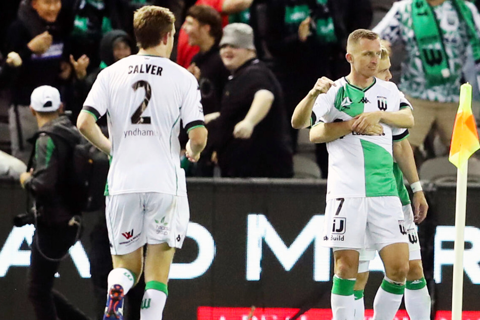 7-Tore-Spektakel vor 7190 Fans: Ex-Bundesliga-Profi wird mit Doppelpack zum Derby-Matchwinner!