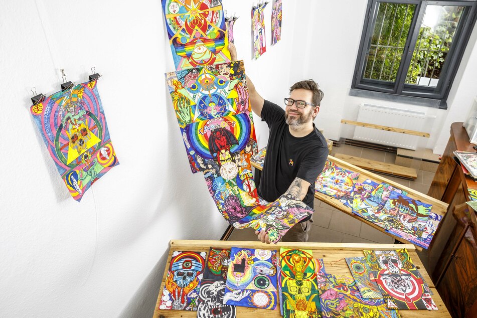 "GA.Rec" ist der neueste Plattenladen in der Neustadt. Tobias Hornung (45) präsentiert die ersten Kunstwerke, die in seinem Laden ausgestellt werden.