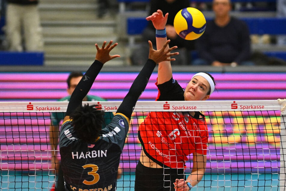 In der Bundesliga schmetterten Victoria Demidova (19) &amp; Co. den SC Potsdam mit 3:1 aus der Halle.